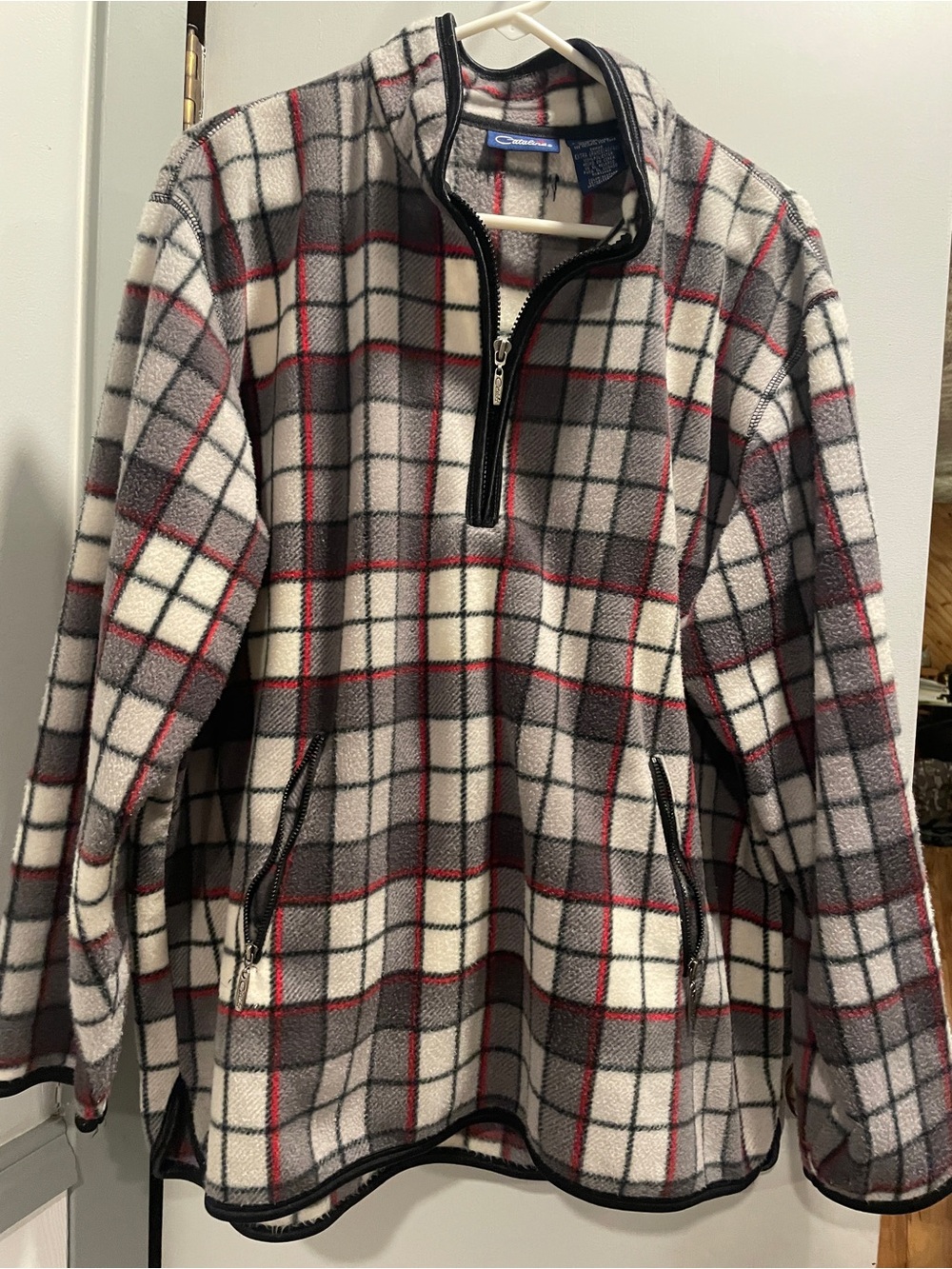 Catalina Plaid Fleece Pullover - Cream,  Gray & Red women’s size Xlg